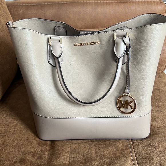 Michael Kors Tote - Picture 1 of 5